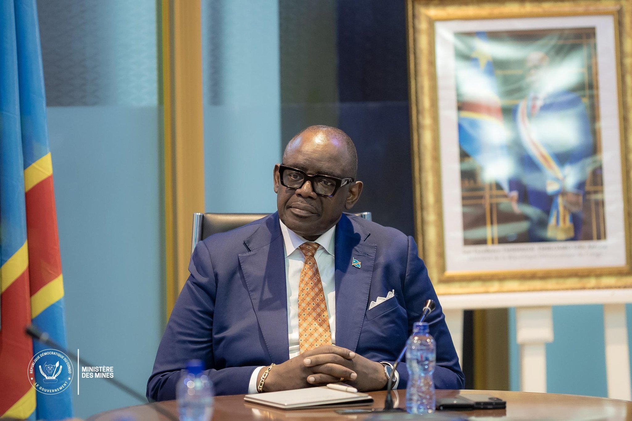 Louis Watum KABAMBA dans son bureau ministériel