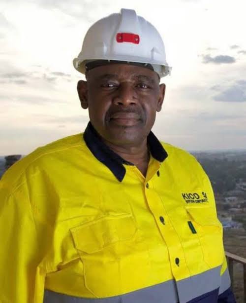 Louis Watum KABAMBA en tenue minière sur le terrain à Kipushi